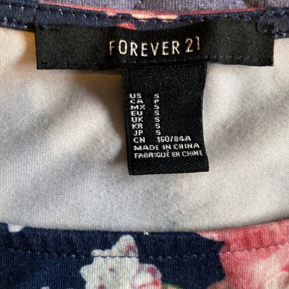 Forever 21 Floral Dress with Zipper detail - Picture 6 of 6